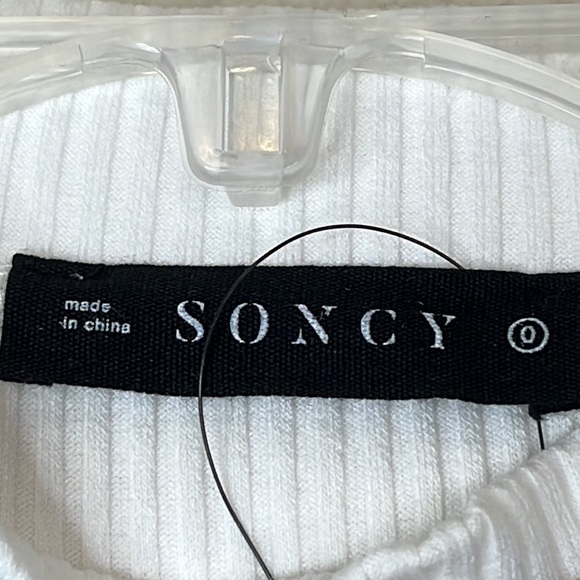 NWT Soncy Womens White Short Sleeve Top with Shoulder Grommets SIZE 0X PLUS SIZE - Picture 2 of 9